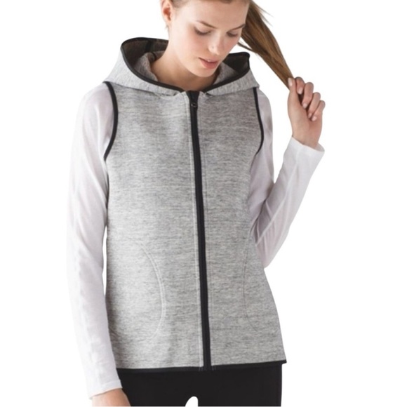 Lululemon Insculpt Vest Size 8 REVERSIBLE Light Gray with black Trim - Picture 14 of 14